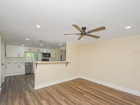 Living - 4265 Palm Dr, Bartow, FL 33830 photo 2 of 4