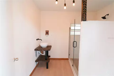 Bath - 7670 NE 97th Ct, Bronson, FL 32621 photo 6 of 6