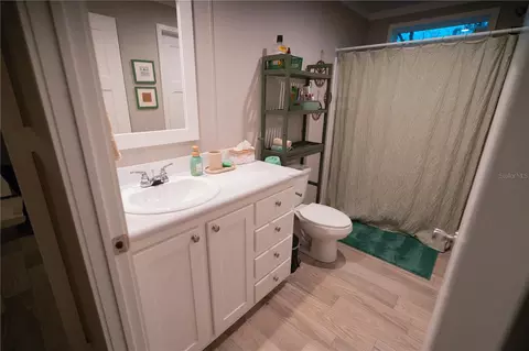 Bath - 7670 NE 97th Ct, Bronson, FL 32621 photo 4 of 6
