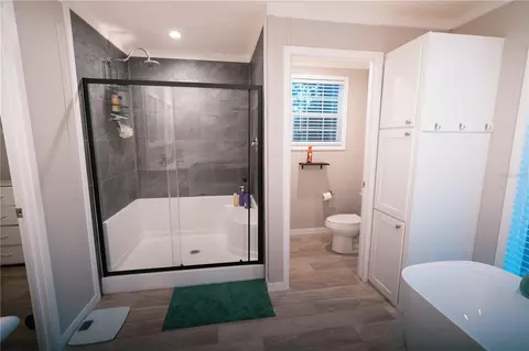 Bath - 7670 NE 97th Ct, Bronson, FL 32621 photo 2 of 6