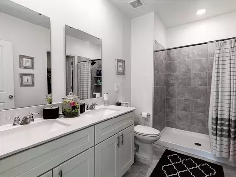 Bath - 1173 Deepwater Cir, Eagle Lake, FL 33839 photo 2 of 2