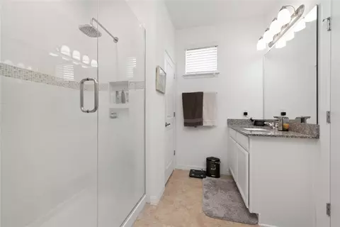 Bath - 11543 Charnock Dr, Windermere, FL 34786 photo 3 of 3