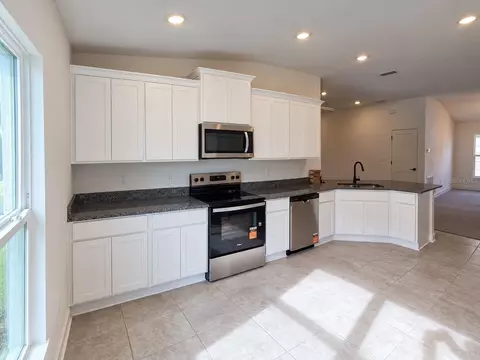 Kitchen - 7714 Bent Tree Loop, Saint Cloud, FL 34773 photo 1 of 2