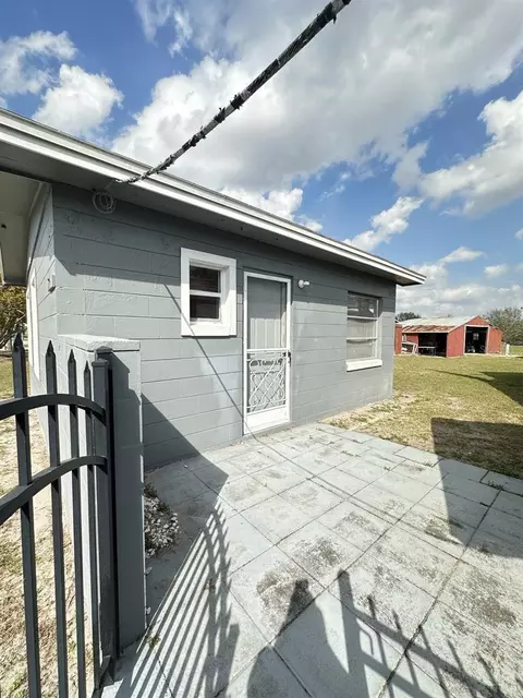 Exterior - 127 Lakeview Dr, Saint Cloud, FL 34769 photo 4 of 5
