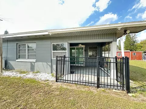 Exterior - 127 Lakeview Dr, Saint Cloud, FL 34769 photo 3 of 5