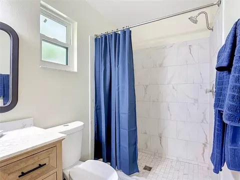 Bath - 1355 E 10th St, Saint Cloud, FL 34771 photo 2 of 3