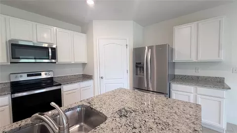 Kitchen - 2898 Turnstone Run, Saint Cloud, FL 34773 photo 3 of 3
