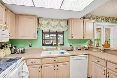 Kitchen - 1424 Wyoming Ave, Saint Cloud, FL 34769 photo 3 of 4