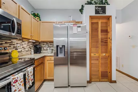 Kitchen - 4105 Bob White Ct, Saint Cloud, FL 34772 photo 3 of 5