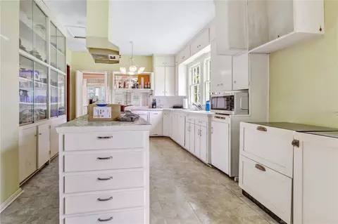 Kitchen - 2052 Carolina Ave, Gotha, FL 34734 photo 4 of 6