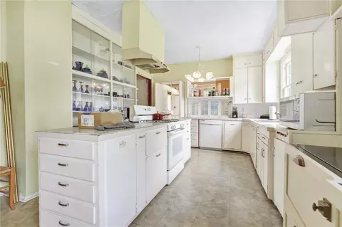 Kitchen - 2052 Carolina Ave, Gotha, FL 34734 photo 3 of 6