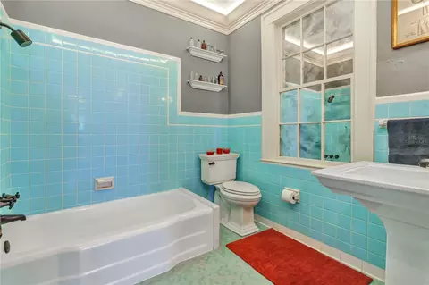 Bath - 2052 Carolina Ave, Gotha, FL 34734 photo 1 of 5