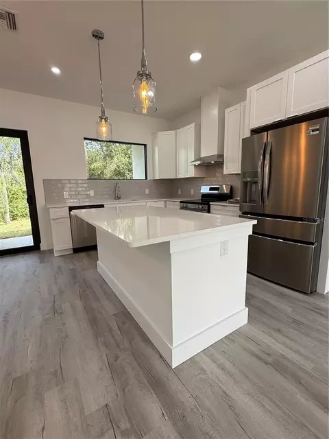 Kitchen - 339 Roadrunner Ave, Sebring, FL 33870 photo 2 of 7