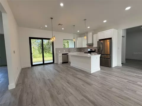 Kitchen - 339 Roadrunner Ave, Sebring, FL 33870 photo 1 of 7