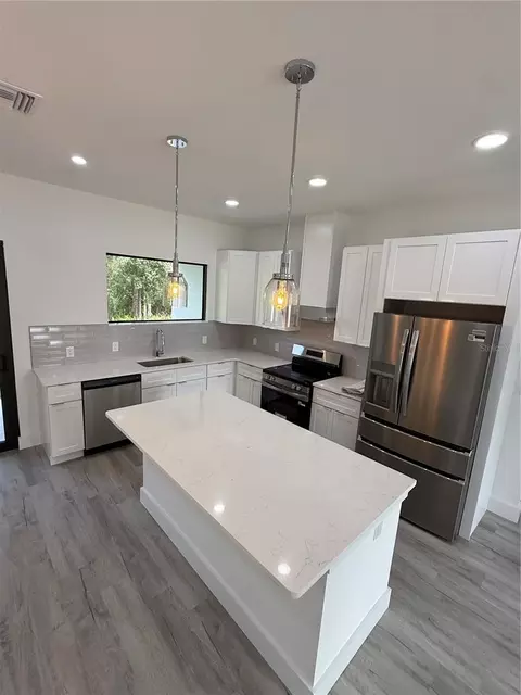 Kitchen - 339 Roadrunner Ave, Sebring, FL 33870 photo 3 of 7