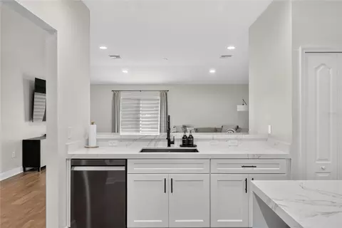 Kitchen - 5020 Moss Hammock Trl, Sebring, FL 33872 photo 3 of 9