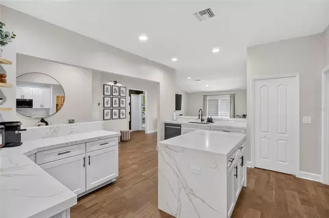 Kitchen - 5020 Moss Hammock Trl, Sebring, FL 33872 photo 7 of 9