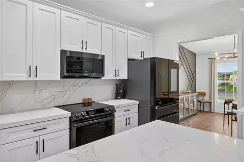 Kitchen - 5020 Moss Hammock Trl, Sebring, FL 33872 photo 5 of 9