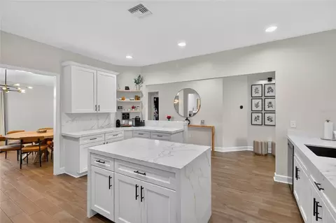 Kitchen - 5020 Moss Hammock Trl, Sebring, FL 33872 photo 4 of 9