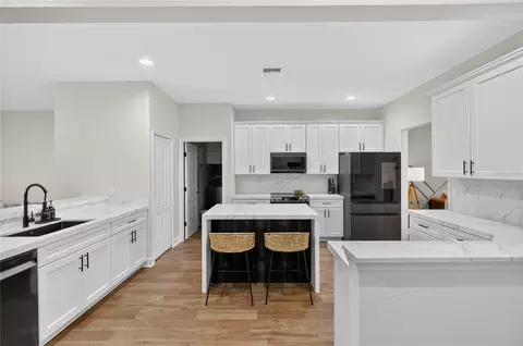 Kitchen - 5020 Moss Hammock Trl, Sebring, FL 33872 photo 1 of 9