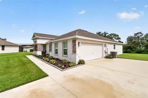 Exterior - 5020 Moss Hammock Trl, Sebring, FL 33872 photo 5 of 10