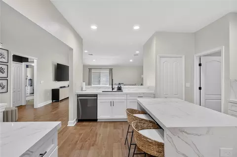 Kitchen - 5020 Moss Hammock Trl, Sebring, FL 33872 photo 8 of 9