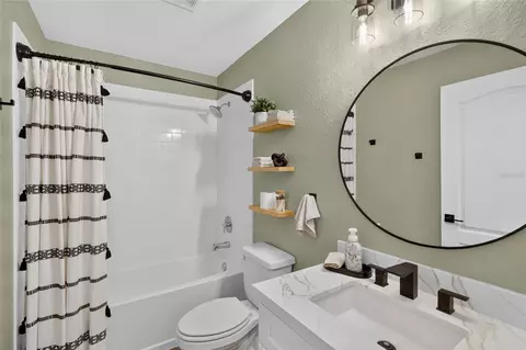 Bath - 5020 Moss Hammock Trl, Sebring, FL 33872 photo 5 of 5