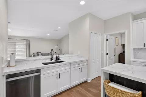 Kitchen - 5020 Moss Hammock Trl, Sebring, FL 33872 photo 2 of 9