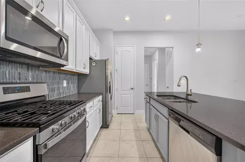 Kitchen - 2521 Yellow Brick Rd, Saint Cloud, FL 34772 photo 6 of 8