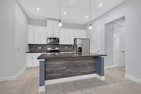 Kitchen - 2521 Yellow Brick Rd, Saint Cloud, FL 34772 photo 4 of 8