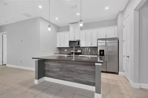 Kitchen - 2521 Yellow Brick Rd, Saint Cloud, FL 34772 photo 2 of 8