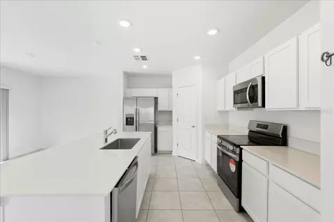 Kitchen - 1140 Tyler Loop, Winter Haven, FL 33884 photo 3 of 4
