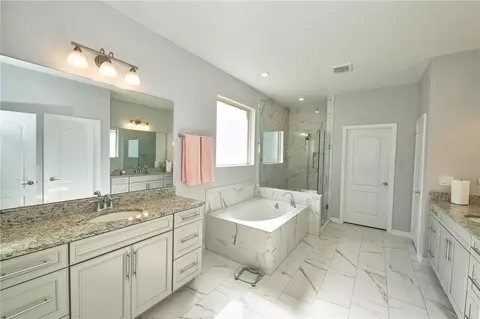 Bath - 17329 Hickory Wind Dr, Clermont, FL 34711 photo 7 of 7