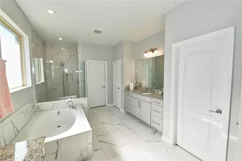 Bath - 17329 Hickory Wind Dr, Clermont, FL 34711 photo 6 of 7