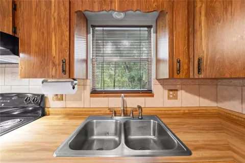 Kitchen - 3800 Chaplain Rd, Saint Cloud, FL 34772 photo 4 of 6