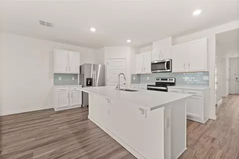 Kitchen - 5154 Tana Ter, Saint Cloud, FL 34772 photo 3 of 7