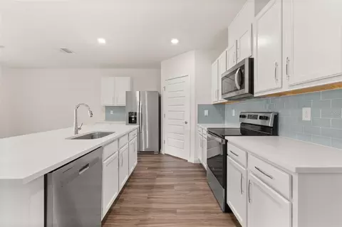 Kitchen - 5154 Tana Ter, Saint Cloud, FL 34772 photo 2 of 7