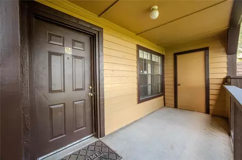 315 Lakepointe Dr #204, Altamonte Springs, FL 32701
