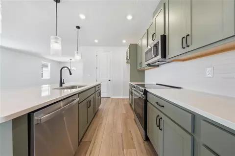 Kitchen - 30169 Emerald Forest Dr, Mount Dora, FL 32757 photo 4 of 5