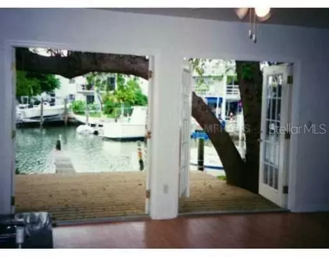 334 129th Ave, Madeira Beach, FL 33708 photo 1