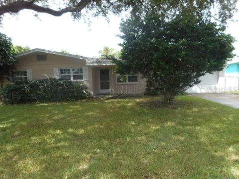 1948 E Skyline Dr, Clearwater, FL 33763 photo 1