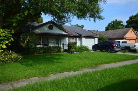 940 Sunridge Point Dr, Seffner, FL 33584 photo 1