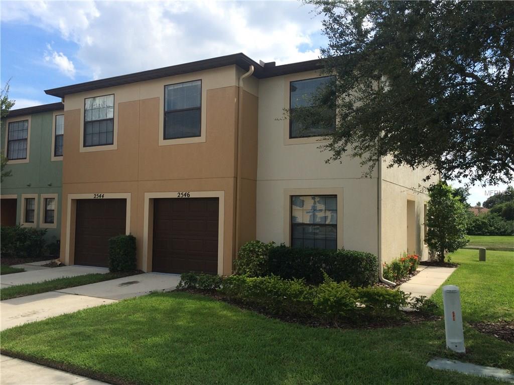 2546 Edgewater Falls Dr, Brandon, FL 33511 photo 1