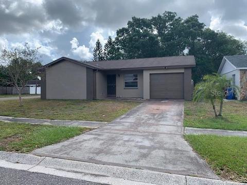 911 Pine Ridge Cir E, Brandon, FL 33511 photo 1