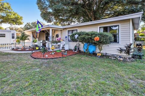 220 Emerald Ln, Largo, FL 33771 photo 1