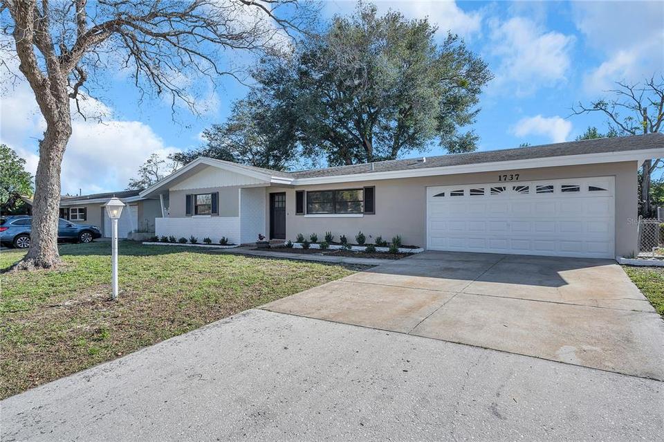 1737 Prince Philip St, Clearwater, FL 33755 63 Photos