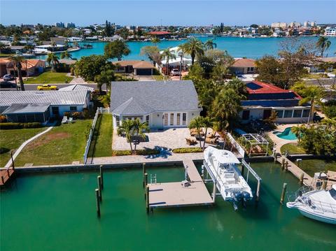 555 Crystal Dr, Madeira Beach, FL 33708 photo 1