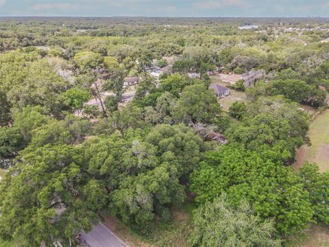 933 W Wheeler Rd, Brandon, FL 33510