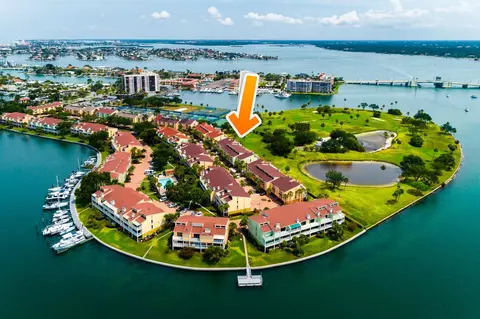 526 Sandy Hook Rd, Treasure Island, FL 33706