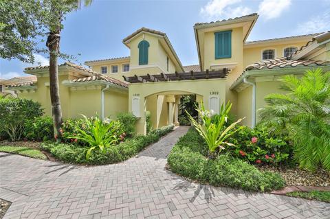 1320 Emerald Dunes Dr, Sun City Center, FL 33573